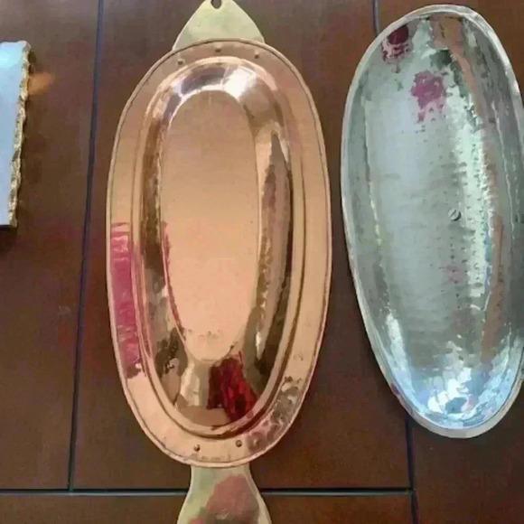 Vintage Hammered Copper & Brass Covered Fish Serving Platter - Picture 2 of 9